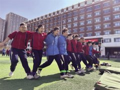 使校园成为“会措辞”的育人载体；“阳光成长